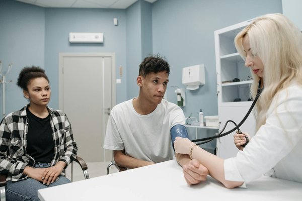 Accédez à des médecins en ligne : soins sûrs à tout moment